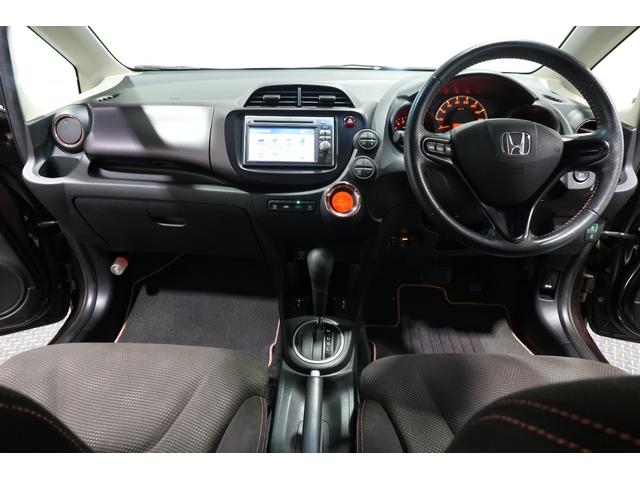 フィット シーズファインスタイル　ワンオーナー　禁煙　認定中古車　３か月保証付き　純正ナビ　バックモニター　ワンセグＴＶ　ＣＤ再生　ＥＴＣ　Ｗエアバッグ　パワーウィンドウ　盗難防止装置　バックカメラ　ＤＶＤ　キーフリー　エアコン（2枚目）