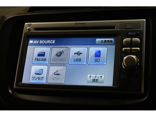 フィット シーズファインスタイル　ワンオーナー　禁煙　認定中古車　３か月保証付き　純正ナビ　バックモニター　ワンセグＴＶ　ＣＤ再生　ＥＴＣ　Ｗエアバッグ　パワーウィンドウ　盗難防止装置　バックカメラ　ＤＶＤ　キーフリー　エアコン（4枚目）