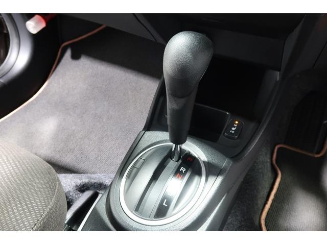 フィット シーズファインスタイル　ワンオーナー　禁煙　認定中古車　３か月保証付き　純正ナビ　バックモニター　ワンセグＴＶ　ＣＤ再生　ＥＴＣ　Ｗエアバッグ　パワーウィンドウ　盗難防止装置　バックカメラ　ＤＶＤ　キーフリー　エアコン（6枚目）