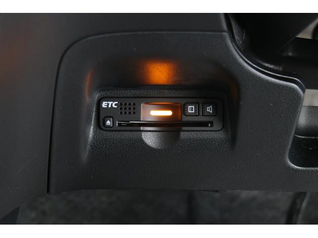 フィット シーズファインスタイル　ワンオーナー　禁煙　認定中古車　３か月保証付き　純正ナビ　バックモニター　ワンセグＴＶ　ＣＤ再生　ＥＴＣ　Ｗエアバッグ　パワーウィンドウ　盗難防止装置　バックカメラ　ＤＶＤ　キーフリー　エアコン（12枚目）