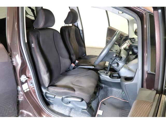 フィット シーズファインスタイル　ワンオーナー　禁煙　認定中古車　３か月保証付き　純正ナビ　バックモニター　ワンセグＴＶ　ＣＤ再生　ＥＴＣ　Ｗエアバッグ　パワーウィンドウ　盗難防止装置　バックカメラ　ＤＶＤ　キーフリー　エアコン（13枚目）