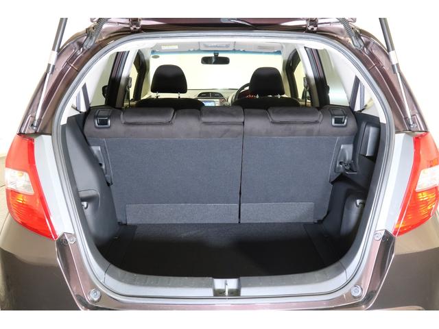 フィット シーズファインスタイル　ワンオーナー　禁煙　認定中古車　３か月保証付き　純正ナビ　バックモニター　ワンセグＴＶ　ＣＤ再生　ＥＴＣ　Ｗエアバッグ　パワーウィンドウ　盗難防止装置　バックカメラ　ＤＶＤ　キーフリー　エアコン（15枚目）