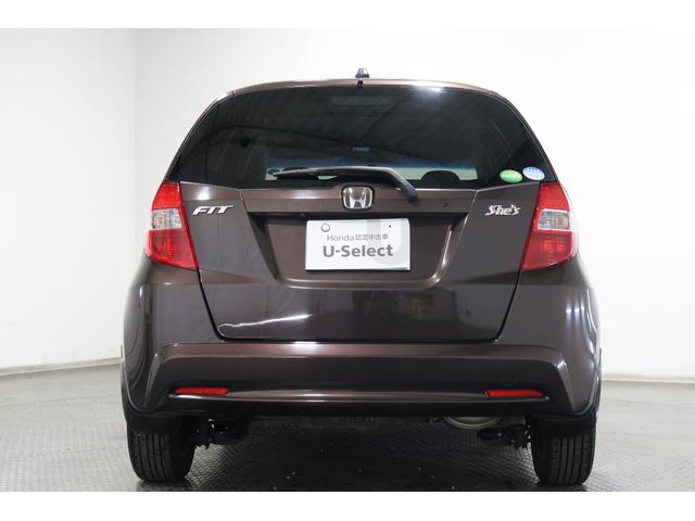 フィット シーズファインスタイル　ワンオーナー　禁煙　認定中古車　３か月保証付き　純正ナビ　バックモニター　ワンセグＴＶ　ＣＤ再生　ＥＴＣ　Ｗエアバッグ　パワーウィンドウ　盗難防止装置　バックカメラ　ＤＶＤ　キーフリー　エアコン（17枚目）