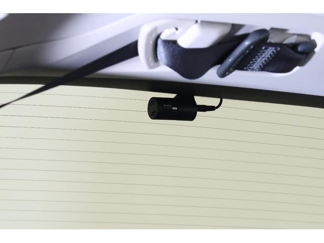 ヴェゼル ｅ：ＨＥＶＺ　ワンオーナー　禁煙　認定中古車　衝突軽減ブレーキ　前後ドラレコ　全周囲カメラ　シートヒーター　ハンドルヒーター　プレミアムオーディオ　ワイヤレス充電　フルセグＴＶ　コネクトディスプレイ　ＥＴＣ２．０（4枚目）