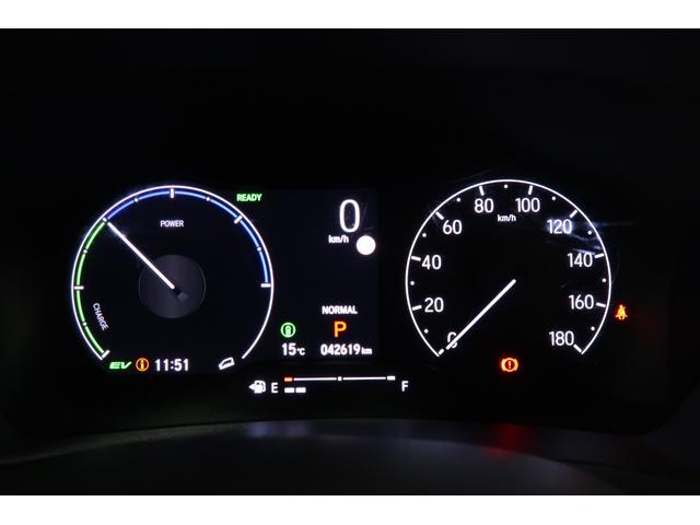 ヴェゼル ｅ：ＨＥＶＺ　ワンオーナー　禁煙　認定中古車　衝突軽減ブレーキ　前後ドラレコ　全周囲カメラ　シートヒーター　ハンドルヒーター　プレミアムオーディオ　ワイヤレス充電　フルセグＴＶ　コネクトディスプレイ　ＥＴＣ２．０（9枚目）
