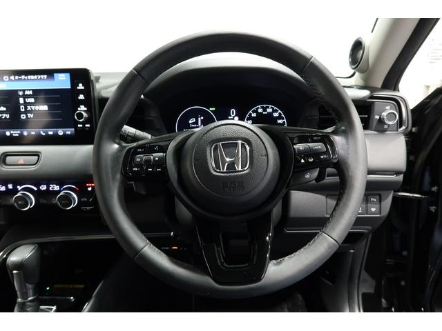 ヴェゼル ｅ：ＨＥＶＺ　ワンオーナー　禁煙　認定中古車　衝突軽減ブレーキ　前後ドラレコ　全周囲カメラ　シートヒーター　ハンドルヒーター　プレミアムオーディオ　ワイヤレス充電　フルセグＴＶ　コネクトディスプレイ　ＥＴＣ２．０（10枚目）