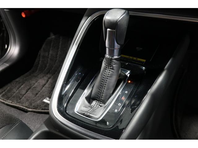 ヴェゼル ｅ：ＨＥＶＺ　ワンオーナー　禁煙　認定中古車　衝突軽減ブレーキ　前後ドラレコ　全周囲カメラ　シートヒーター　ハンドルヒーター　プレミアムオーディオ　ワイヤレス充電　フルセグＴＶ　コネクトディスプレイ　ＥＴＣ２．０（11枚目）