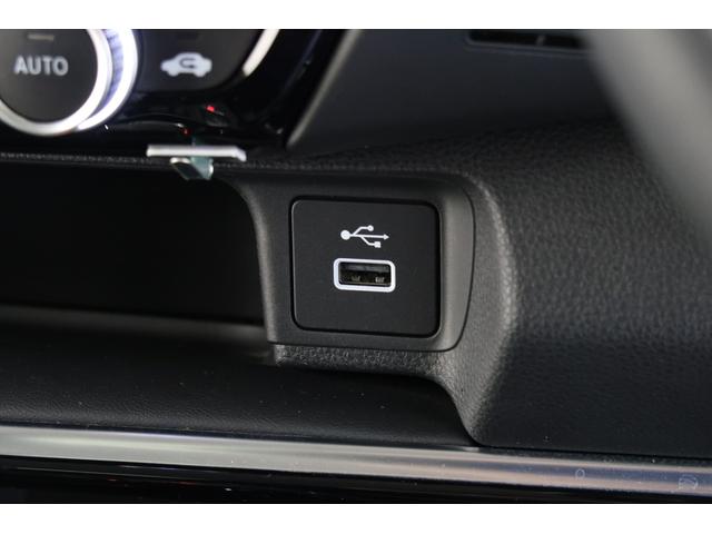 ヴェゼル ｅ：ＨＥＶＺ　ワンオーナー　禁煙　認定中古車　衝突軽減ブレーキ　前後ドラレコ　全周囲カメラ　シートヒーター　ハンドルヒーター　プレミアムオーディオ　ワイヤレス充電　フルセグＴＶ　コネクトディスプレイ　ＥＴＣ２．０（14枚目）