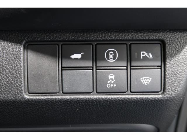 ヴェゼル ｅ：ＨＥＶＺ　ワンオーナー　禁煙　認定中古車　衝突軽減ブレーキ　前後ドラレコ　全周囲カメラ　シートヒーター　ハンドルヒーター　プレミアムオーディオ　ワイヤレス充電　フルセグＴＶ　コネクトディスプレイ　ＥＴＣ２．０（17枚目）