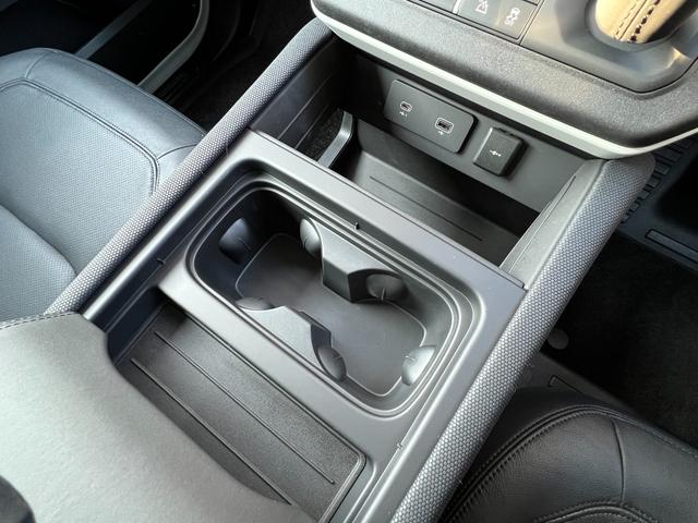 ディフェンダー カウンティエクステリアパックキュレテッドフォジャパン　限定１００台！　コントラストルーフ・テールドア　カウンティエクステリアＰ　コールドクライメートＰ　エアサスペンションＰ　２０インチスタイル９０１３ホイール（グロスホワイトフィニッシュ）（20枚目）