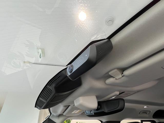 ディフェンダー カウンティエクステリアパックキュレテッドフォジャパン　限定１００台！　コントラストルーフ・テールドア　カウンティエクステリアＰ　コールドクライメートＰ　エアサスペンションＰ　２０インチスタイル９０１３ホイール（グロスホワイトフィニッシュ）（24枚目）