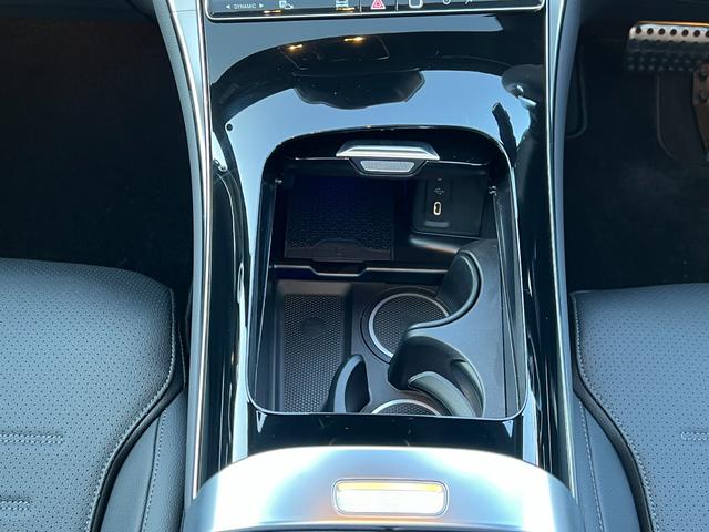 ＧＬＣ ＧＬＣ２２０ｄ　４マチック　コア　ＡＭＧラインＰ　パノラミックルーフ／ＭＢＵＸＡＲナビＴＶ／３６０°カメラ／スポーツシート／シートヒーター／レーダーセーフティＰ／ＡＭＧ２０アルミ／スポーティエンジンサウンド／指紋認証機能／オートテールゲート（25枚目）