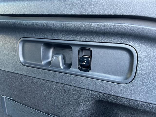 ＧＬＣ ＧＬＣ２２０ｄ　４マチック　コア　ＡＭＧラインＰ　パノラミックルーフ／ＭＢＵＸＡＲナビＴＶ／３６０°カメラ／スポーツシート／シートヒーター／レーダーセーフティＰ／ＡＭＧ２０アルミ／スポーティエンジンサウンド／指紋認証機能／オートテールゲート（45枚目）