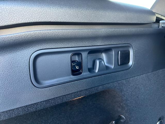 ＧＬＣ ＧＬＣ２２０ｄ　４マチック　コア　ＡＭＧラインＰ　パノラミックルーフ／ＭＢＵＸＡＲナビＴＶ／３６０°カメラ／スポーツシート／シートヒーター／レーダーセーフティＰ／ＡＭＧ２０アルミ／スポーティエンジンサウンド／指紋認証機能／オートテールゲート（43枚目）