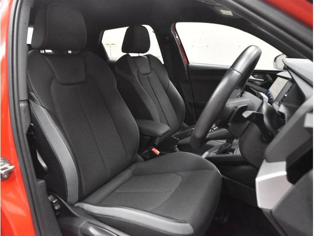 Ａ１スポーツバック ２５ＴＦＳＩ　Ｓライン　アダクティブクルーズコントロール　衝突軽減ブレーキ　ブラインドスポットモニター　ドライブレコーダーＬＥＤヘッドライト　ブラックルーフ（9枚目）