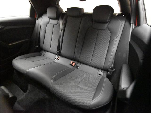 Ａ１スポーツバック ２５ＴＦＳＩ　Ｓライン　アダクティブクルーズコントロール　衝突軽減ブレーキ　ブラインドスポットモニター　ドライブレコーダーＬＥＤヘッドライト　ブラックルーフ（11枚目）