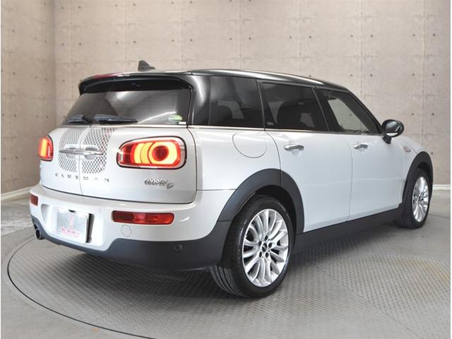 ＭＩＮＩ クラブマン　モルトン　エディション　当社買取ダイレクト販売車　黒本革シート　アダプティブクルーズコントール　衝突軽減ブレーキ　純正ナビ　バックカメラ　シートヒーター　スマートキー　ＬＥＤヘッドライト　純正１７インチアルミ　禁煙（6枚目）