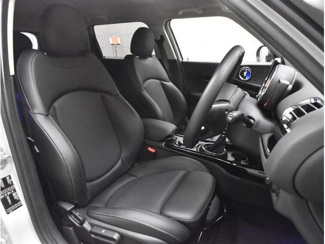 ＭＩＮＩ クラブマン　モルトン　エディション　当社買取ダイレクト販売車　黒本革シート　アダプティブクルーズコントール　衝突軽減ブレーキ　純正ナビ　バックカメラ　シートヒーター　スマートキー　ＬＥＤヘッドライト　純正１７インチアルミ　禁煙（8枚目）