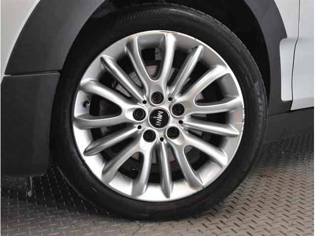 ＭＩＮＩ クラブマン　モルトン　エディション　当社買取ダイレクト販売車　黒本革シート　アダプティブクルーズコントール　衝突軽減ブレーキ　純正ナビ　バックカメラ　シートヒーター　スマートキー　ＬＥＤヘッドライト　純正１７インチアルミ　禁煙（21枚目）