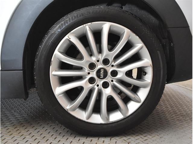 ＭＩＮＩ クラブマン　モルトン　エディション　当社買取ダイレクト販売車　黒本革シート　アダプティブクルーズコントール　衝突軽減ブレーキ　純正ナビ　バックカメラ　シートヒーター　スマートキー　ＬＥＤヘッドライト　純正１７インチアルミ　禁煙（22枚目）