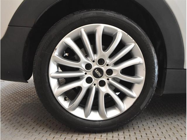 ＭＩＮＩ クラブマン　モルトン　エディション　当社買取ダイレクト販売車　黒本革シート　アダプティブクルーズコントール　衝突軽減ブレーキ　純正ナビ　バックカメラ　シートヒーター　スマートキー　ＬＥＤヘッドライト　純正１７インチアルミ　禁煙（23枚目）