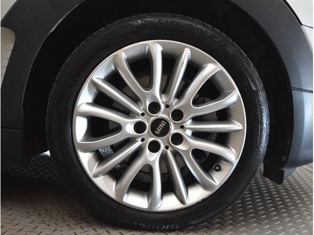 ＭＩＮＩ クラブマン　モルトン　エディション　当社買取ダイレクト販売車　黒本革シート　アダプティブクルーズコントール　衝突軽減ブレーキ　純正ナビ　バックカメラ　シートヒーター　スマートキー　ＬＥＤヘッドライト　純正１７インチアルミ　禁煙（24枚目）