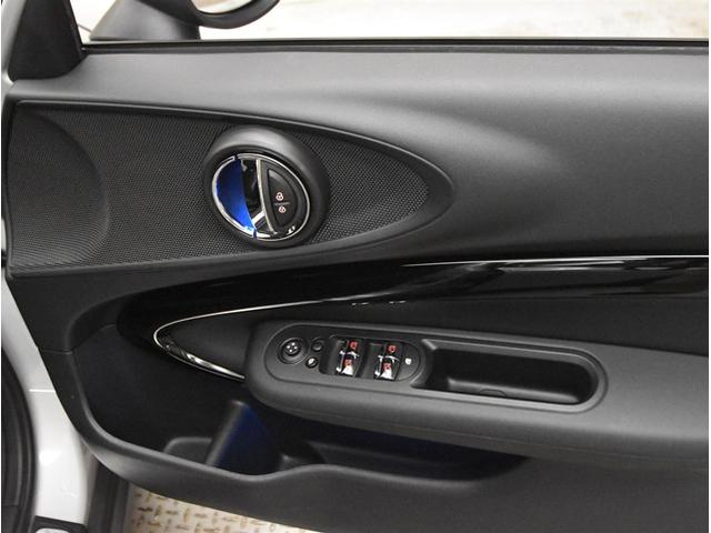 ＭＩＮＩ クラブマン　モルトン　エディション　当社買取ダイレクト販売車　黒本革シート　アダプティブクルーズコントール　衝突軽減ブレーキ　純正ナビ　バックカメラ　シートヒーター　スマートキー　ＬＥＤヘッドライト　純正１７インチアルミ　禁煙（47枚目）