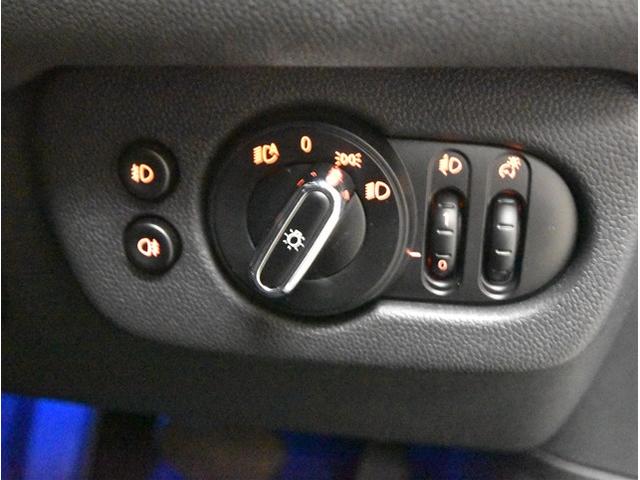 ＭＩＮＩ クラブマン　モルトン　エディション　当社買取ダイレクト販売車　黒本革シート　アダプティブクルーズコントール　衝突軽減ブレーキ　純正ナビ　バックカメラ　シートヒーター　スマートキー　ＬＥＤヘッドライト　純正１７インチアルミ　禁煙（48枚目）