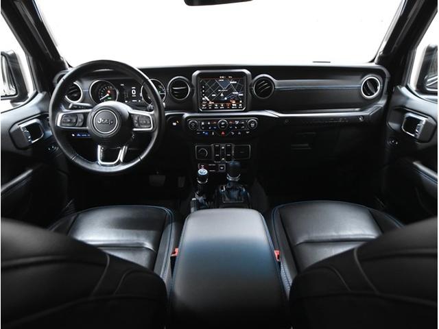 ジープ・ラングラーアンリミテッド４ｘｅ ルビコン４ｘｅ　４ＷＤ　プラグインハイブリット　純正ナビ　フルセグＴＶ　フロント＆バックカメラ　本革シート　シートヒーター　スマートキー　クルーズコントロール　　ＬＥＤヘッドライト（5枚目）