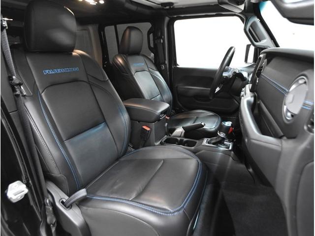 ジープ・ラングラーアンリミテッド４ｘｅ ルビコン４ｘｅ　４ＷＤ　プラグインハイブリット　純正ナビ　フルセグＴＶ　フロント＆バックカメラ　本革シート　シートヒーター　スマートキー　クルーズコントロール　　ＬＥＤヘッドライト（6枚目）
