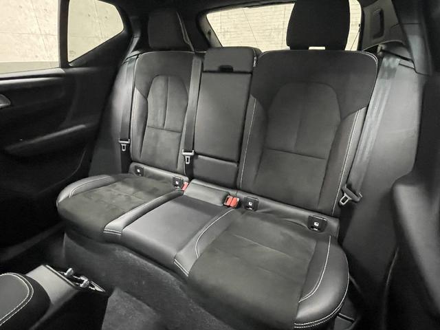 ＸＣ４０ Ｔ５　ＡＷＤ　Ｒデザイン　インテリセーフ　純正ＨＤＤナビ　全方位カメラ　ハーマンカードンオーディオ　パノラマガラスサンルーフ　パワーバックドア　電動シート　シートヒーター　スマートキー　クルーズコントロール（8枚目）