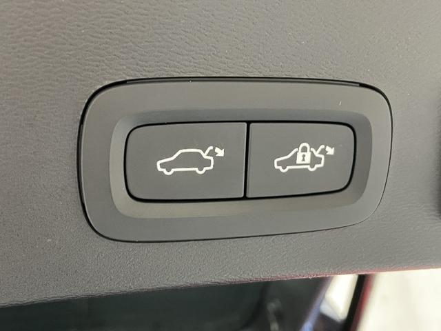 ＸＣ４０ Ｔ５　ＡＷＤ　Ｒデザイン　インテリセーフ　純正ＨＤＤナビ　全方位カメラ　ハーマンカードンオーディオ　パノラマガラスサンルーフ　パワーバックドア　電動シート　シートヒーター　スマートキー　クルーズコントロール（16枚目）