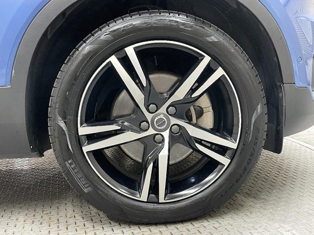 ＸＣ４０ Ｔ５　ＡＷＤ　Ｒデザイン　インテリセーフ　純正ＨＤＤナビ　全方位カメラ　ハーマンカードンオーディオ　パノラマガラスサンルーフ　パワーバックドア　電動シート　シートヒーター　スマートキー　クルーズコントロール（21枚目）