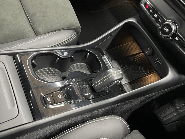 ＸＣ４０ Ｔ５　ＡＷＤ　Ｒデザイン　インテリセーフ　純正ＨＤＤナビ　全方位カメラ　ハーマンカードンオーディオ　パノラマガラスサンルーフ　パワーバックドア　電動シート　シートヒーター　スマートキー　クルーズコントロール（30枚目）