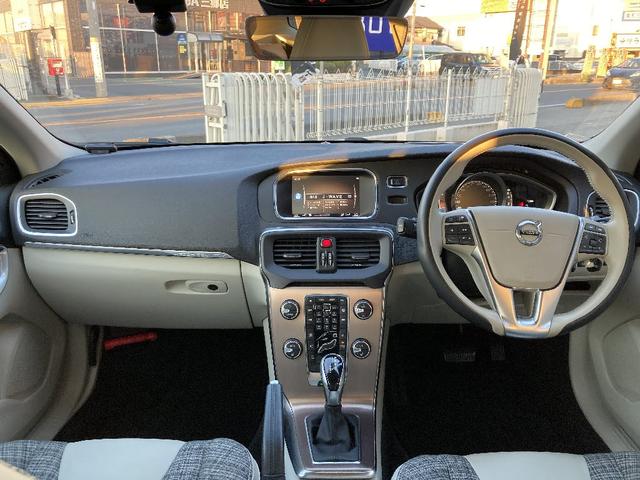 Ｖ４０ クロスカントリー　Ｔ５　ＡＷＤ　タックエディション　４ＷＤ　インテリセーフ　純正ナビ　バックカメラ　電動シート　シートヒーター　シティウィーブシート　プッシュスタート　ＬＥＤヘッドライト　Ｂｌｕｅｔｏｏｔｈオーディオ（6枚目）