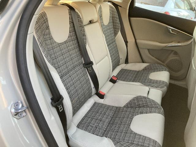 Ｖ４０ クロスカントリー　Ｔ５　ＡＷＤ　タックエディション　４ＷＤ　インテリセーフ　純正ナビ　バックカメラ　電動シート　シートヒーター　シティウィーブシート　プッシュスタート　ＬＥＤヘッドライト　Ｂｌｕｅｔｏｏｔｈオーディオ（8枚目）