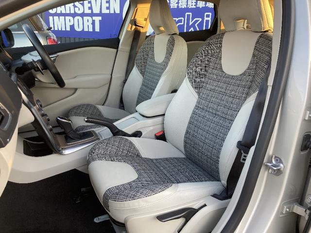 Ｖ４０ クロスカントリー　Ｔ５　ＡＷＤ　タックエディション　４ＷＤ　インテリセーフ　純正ナビ　バックカメラ　電動シート　シートヒーター　シティウィーブシート　プッシュスタート　ＬＥＤヘッドライト　Ｂｌｕｅｔｏｏｔｈオーディオ（10枚目）