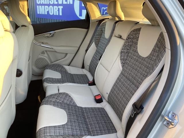 Ｖ４０ クロスカントリー　Ｔ５　ＡＷＤ　タックエディション　４ＷＤ　インテリセーフ　純正ナビ　バックカメラ　電動シート　シートヒーター　シティウィーブシート　プッシュスタート　ＬＥＤヘッドライト　Ｂｌｕｅｔｏｏｔｈオーディオ（11枚目）