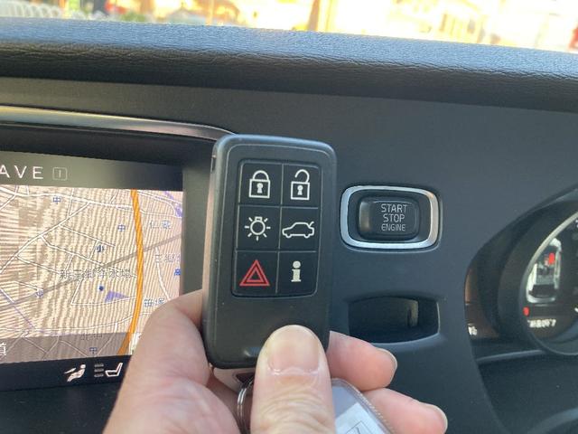 Ｖ４０ クロスカントリー　Ｔ５　ＡＷＤ　タックエディション　４ＷＤ　インテリセーフ　純正ナビ　バックカメラ　電動シート　シートヒーター　シティウィーブシート　プッシュスタート　ＬＥＤヘッドライト　Ｂｌｕｅｔｏｏｔｈオーディオ（14枚目）