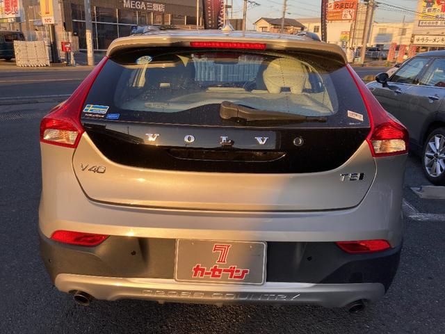 Ｖ４０ クロスカントリー　Ｔ５　ＡＷＤ　タックエディション　４ＷＤ　インテリセーフ　純正ナビ　バックカメラ　電動シート　シートヒーター　シティウィーブシート　プッシュスタート　ＬＥＤヘッドライト　Ｂｌｕｅｔｏｏｔｈオーディオ（28枚目）