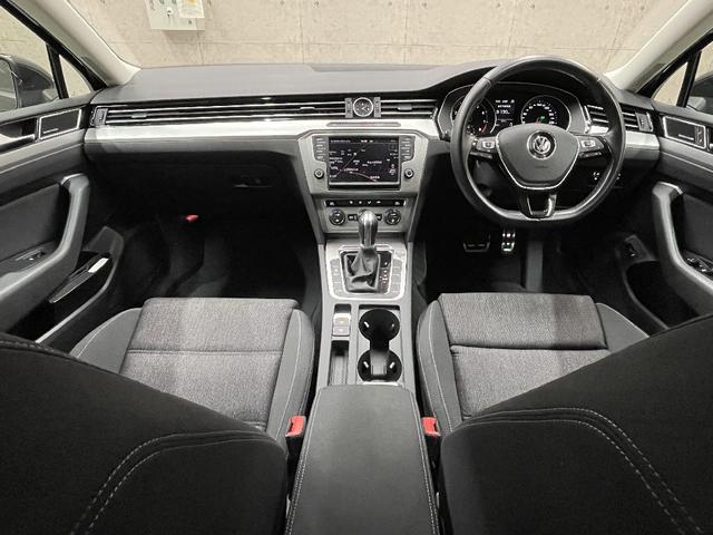 専門業者によるルームクリーニングを実施しております。　シートやフロアマットまでしっかり清掃して展示しています！