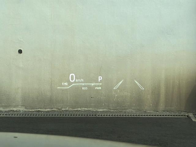 ハリアーハイブリッド Ｚ　雹害　ＴＳＳ　ナビ　パノラミックビューモニター　ＢＳＭ　ＨＵＤ　前後ドラレコ機能付きデジタルインナーミラー　パワーバックドア　パワーシート　フルセグ　ＥＴＣ２．０（5枚目）