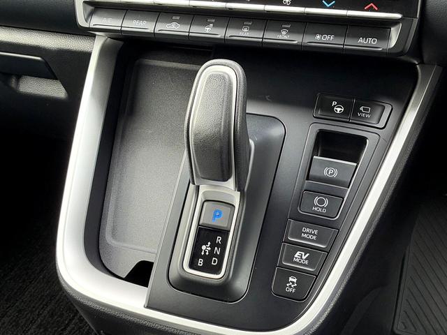 ノア ハイブリッドＳ－Ｚ　ＴＳＳ　ナビ　パノラミックビューモニター　パーキングアシスト　ＢＳＭ　快適利便パッケージＨｉｇｈ　ユニバーサルステップ　ＡＣ１００Ｖ／１５００Ｗ　フルセグ　ＨＤＭＩ　ＥＴＣ２．０（16枚目）