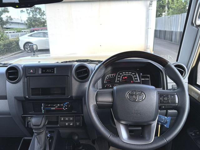 ランドクルーザー７０ ＡＸ　ＡＸ（５名）ディーゼルターボ　４ＷＤ　トヨタセーフティーセンス　オーディオレス　合皮レザーコンビシート　ＤＡＣ　ＨＡＣ　クルーズコントロール　フォグランプ（2枚目）