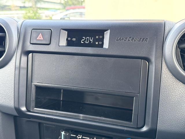 ランドクルーザー７０ ＡＸ　ＡＸ（５名）ディーゼルターボ　４ＷＤ　トヨタセーフティーセンス　オーディオレス　合皮レザーコンビシート　ＤＡＣ　ＨＡＣ　クルーズコントロール　フォグランプ（4枚目）