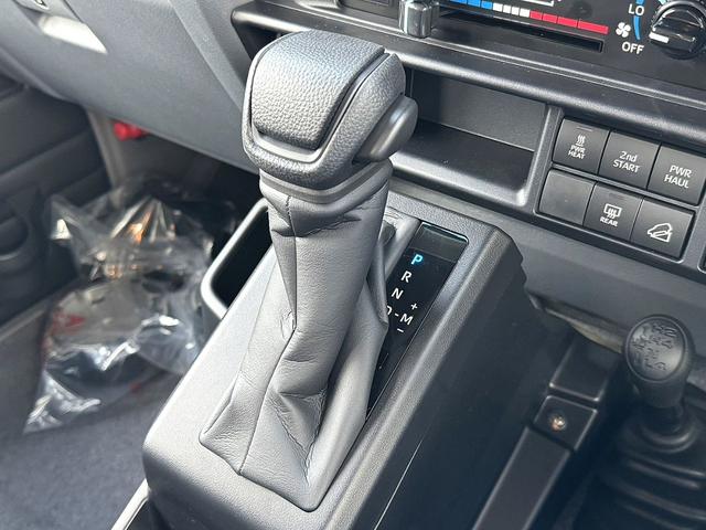 ランドクルーザー７０ ＡＸ　ＡＸ（５名）ディーゼルターボ　４ＷＤ　トヨタセーフティーセンス　オーディオレス　合皮レザーコンビシート　ＤＡＣ　ＨＡＣ　クルーズコントロール　フォグランプ（16枚目）
