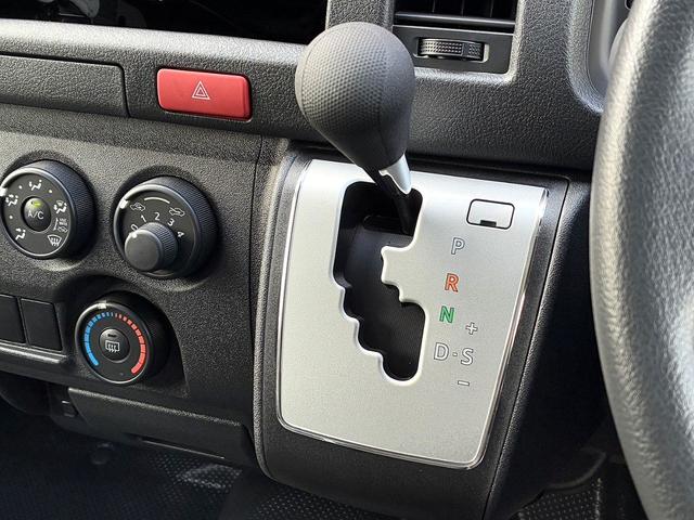 ハイエースバン ロングDX GLパッケージ TSS オーディオレス パノラミックビュー対応ナビレディパッケージ デジタルインナーミラー AC100V/100W LED キーレス(17枚目)