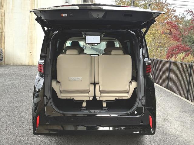 アルファードＰＨＥＶ エグゼクティブラウンジ　雹害　ＪＢＬプレミアムサウンドシステム１５スピーカー　１４インチリアシートエンターテイメントシステム　ムーンルーフ　レザーシート　パノラミックビュー　両側パワースライド＆パワーバックドア　寒冷地仕様（46枚目）