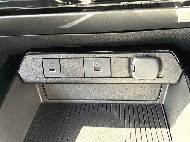 プリウス Ｚ　雹害　ＴＳＳ　ディスプレイオーディオ　パノラミックビューモニター　ＢＳＭ　ドラレコ機能付きデジタルインナーミラー　イルミネーション通知システム　シートＡ／Ｃ　ＡＣ１００Ｖ／１５００Ｗ　ＥＴＣ２．０（17枚目）