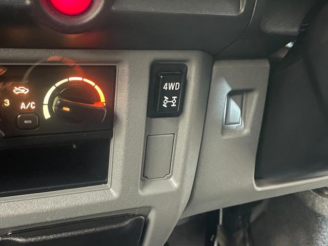 ミニキャブバン ブラボー　４ＷＤ　社外メモリーナビ　Ｂｌｕｅｔｏｏｔｈ接続　ＣＤ・ＤＶＤ再生　地デジ　キーレスエントリー　ＥＴＣ　前席パワーウィンドウ　助手席エアバック（23枚目）